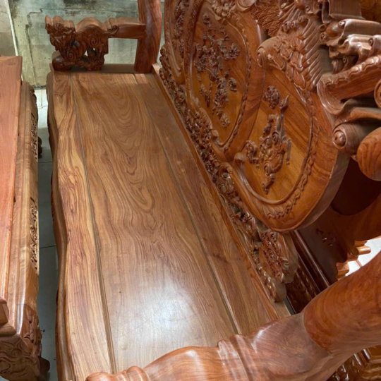 Salon gỗ cổ điển