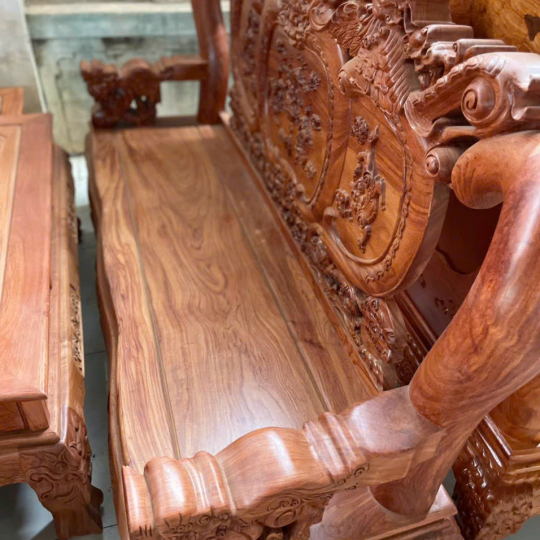 Salon gỗ cổ điển
