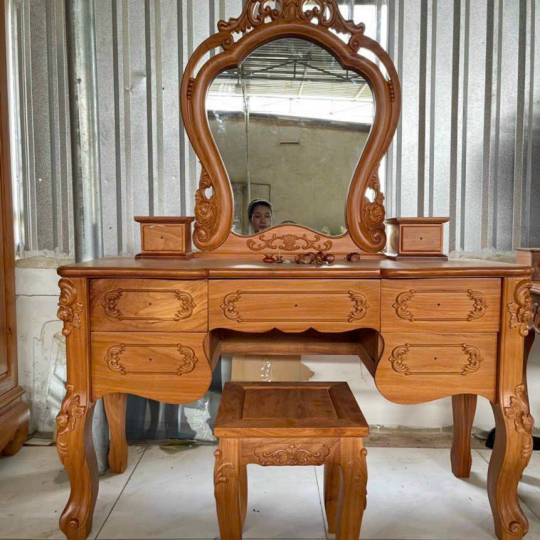 Bàn trang điểm cổ điển