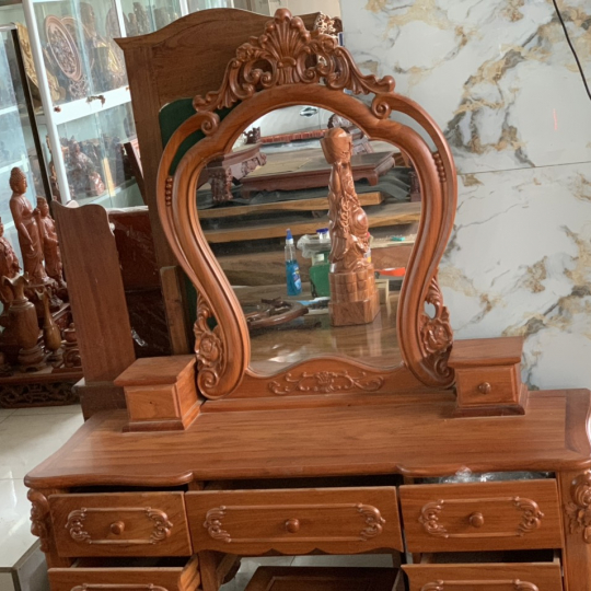 Bàn trang điểm cổ điển