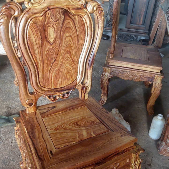 Ghế gỗ cổ điển đpẹ