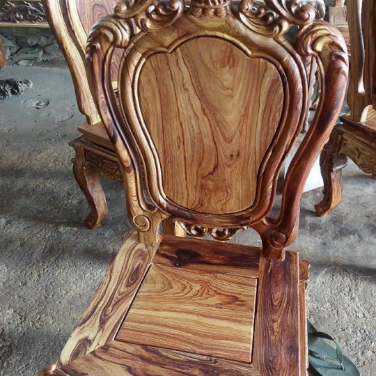 Ghế gỗ cổ điển đpẹ