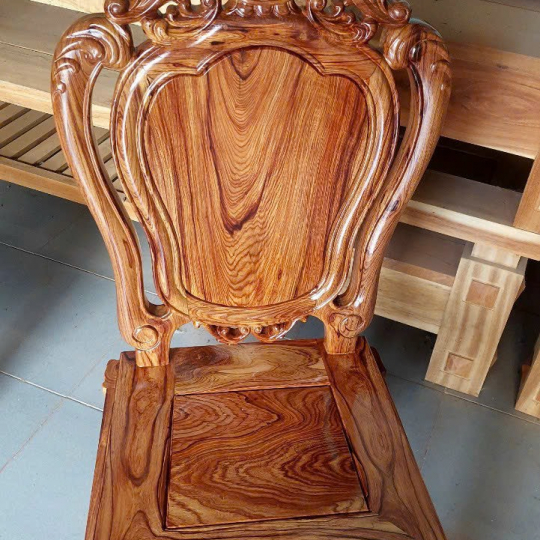Ghế gỗ cổ điển đpẹ