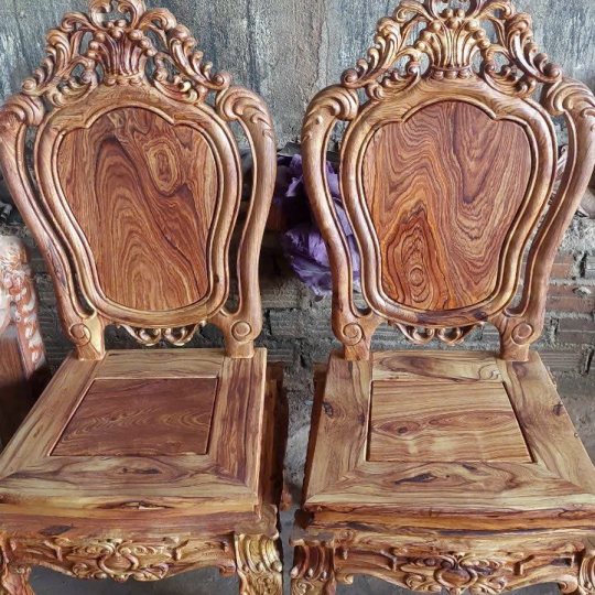 Ghế gỗ cổ điển đpẹ
