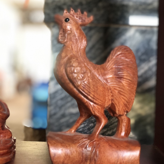 Tượng gỗ hình con gà - 12 con giáp bằng gỗ