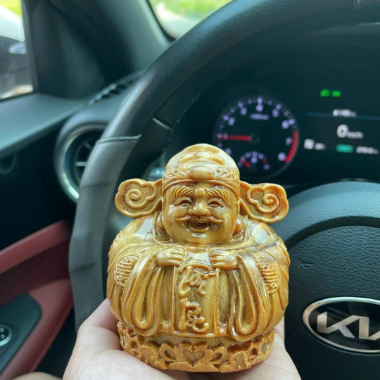 Tượng Thần tài để xe