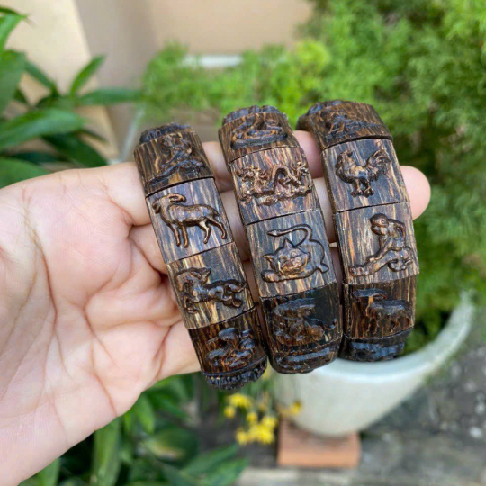Vòng Tay gỗ chạm khắc phòng thủy - nhiều mẫu chọn