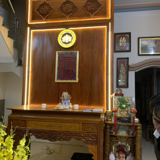 Trang trí bàn thờ