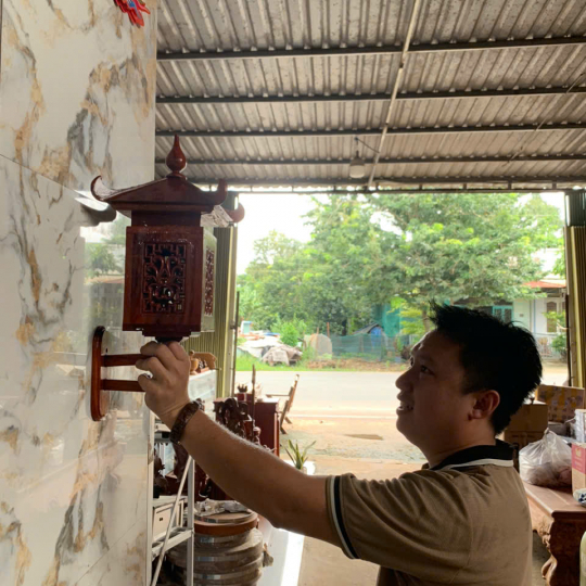 ĐÈN TREO TƯỜNG - gỗ hương