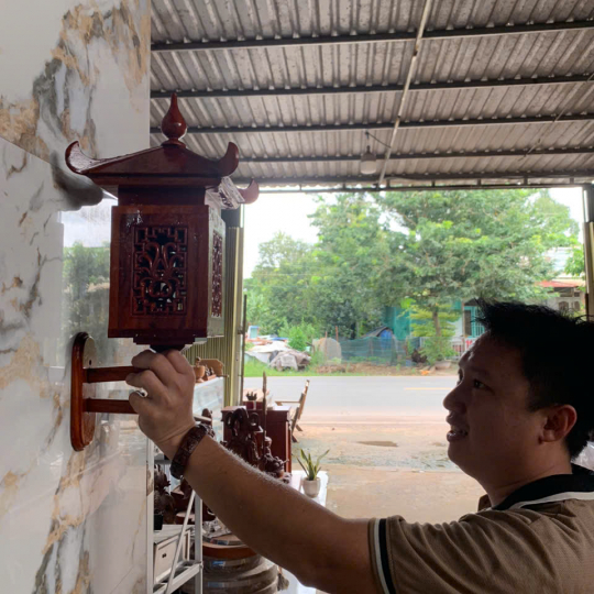 ĐÈN TREO TƯỜNG - gỗ hương