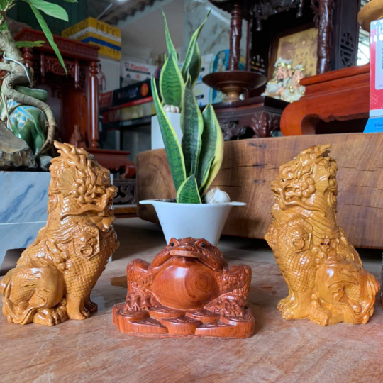 Bộ tượng gỗ Kỳ Lân và Cóc Thiềm thừ