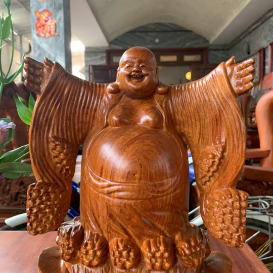 Tượng Phật Di Lạc dang tay