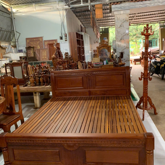 Giường gỗ cao cấp